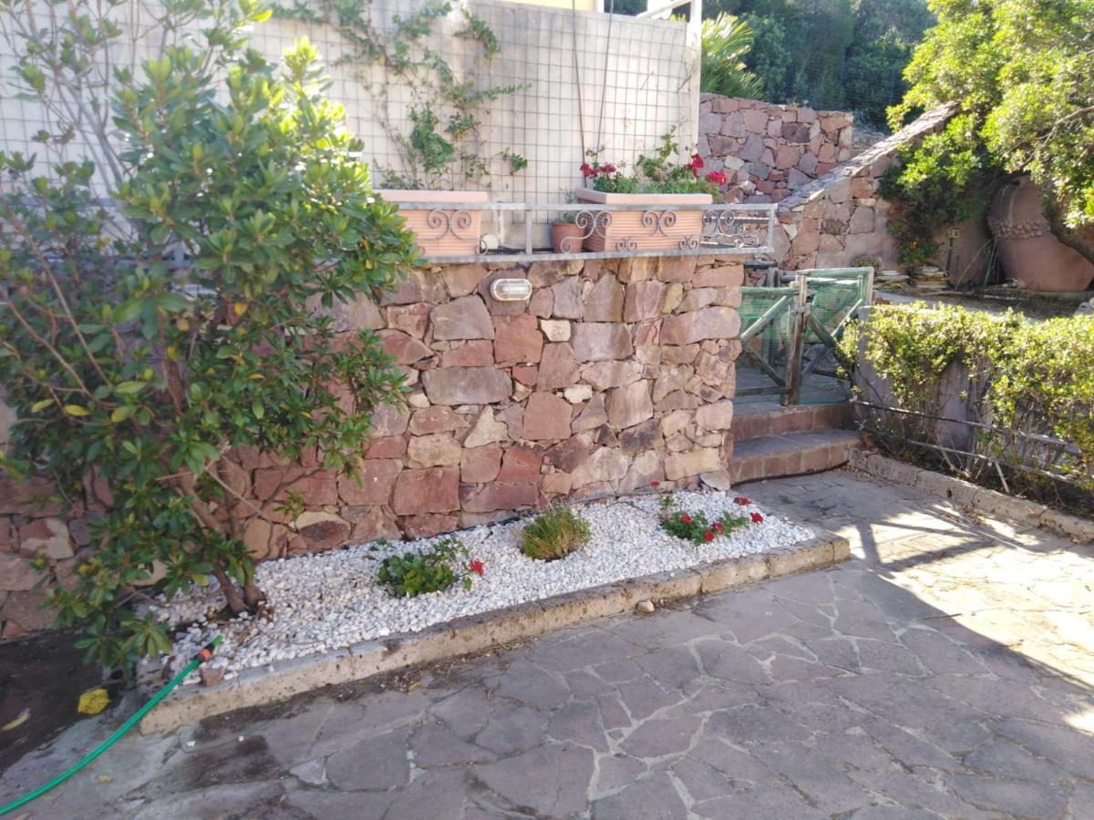 Villa Panoramica Immersa Nel Verde Porto Pino Exterior foto