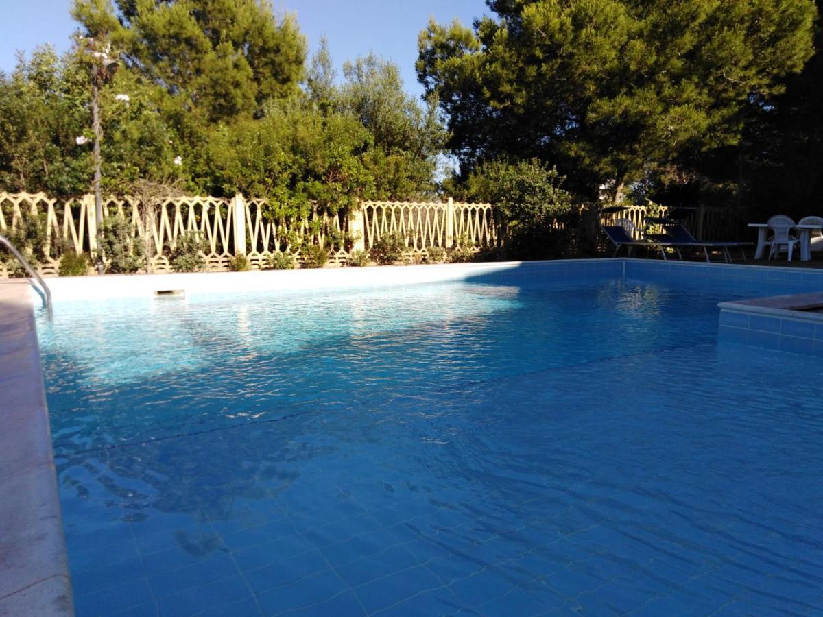 Villa Panoramica Immersa Nel Verde Porto Pino Exterior foto